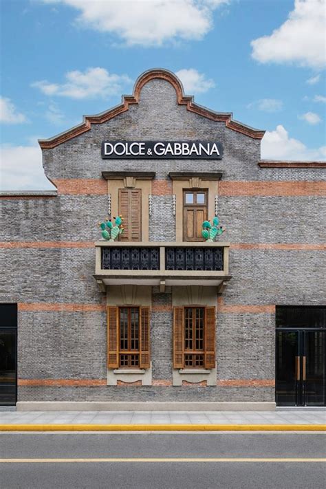 dolce gabbana cina in tradotto italiano|A Shanghai nasce Casa Dolce&Gabbana. Sarà uno spazio .